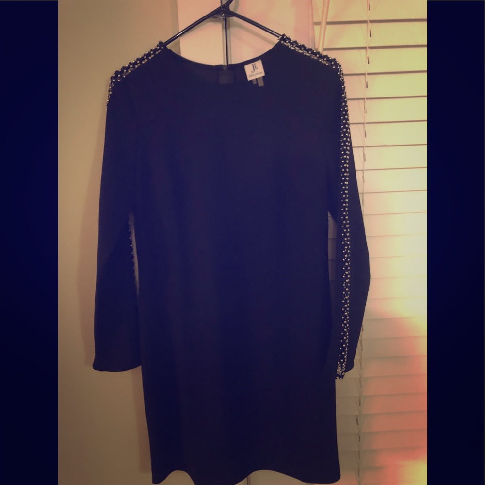 Black Dress w/Elegant Sleeve Design